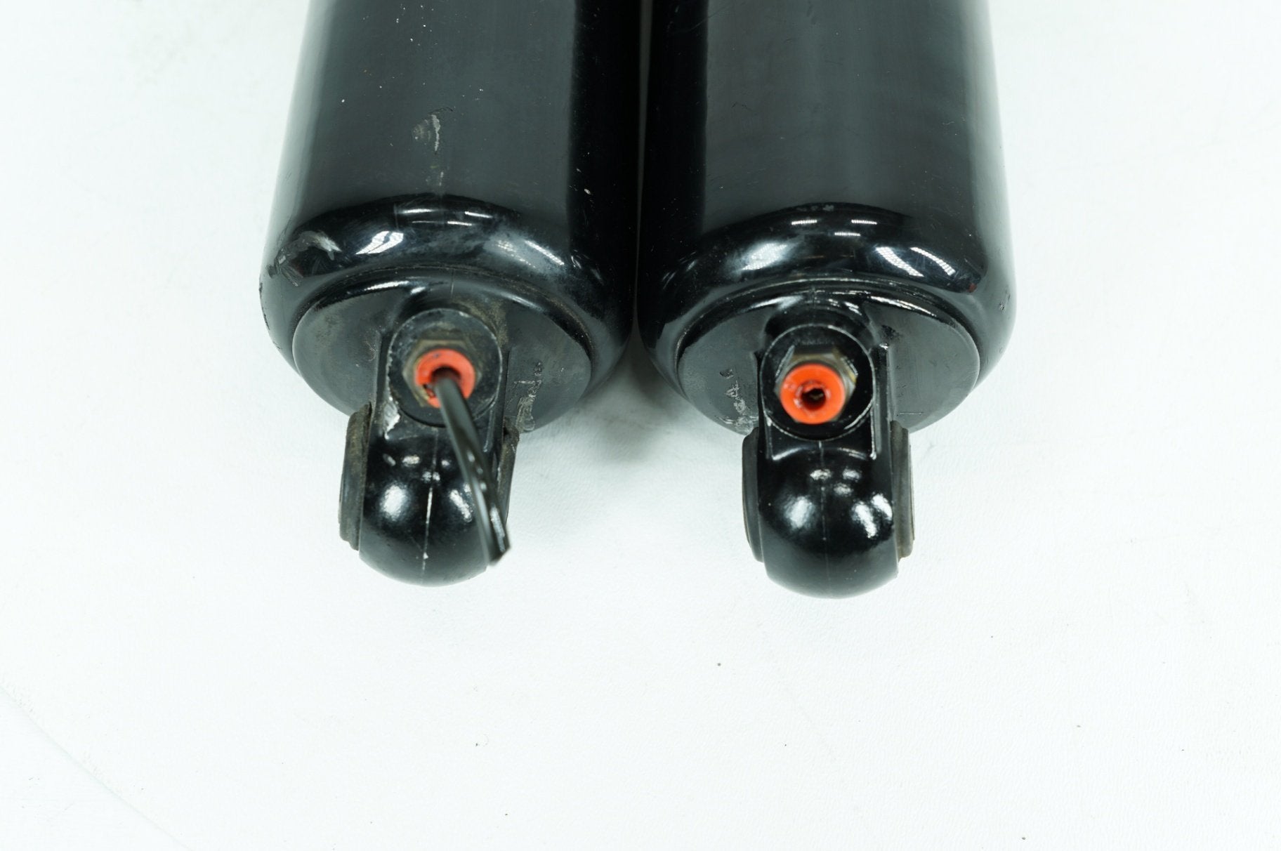 2012 Harley Touring Road Glide Custom Rear Left Right Shock Absorbers Low 12"