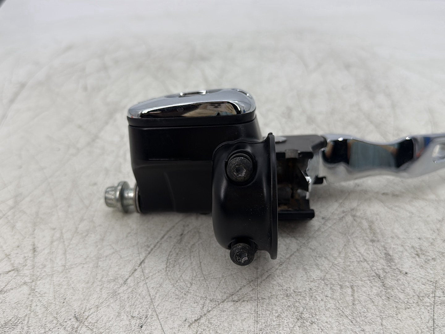 2000 Harley Softail FLSTC Heritage Classic OEM Front Right Brake Lever Master Cylinder