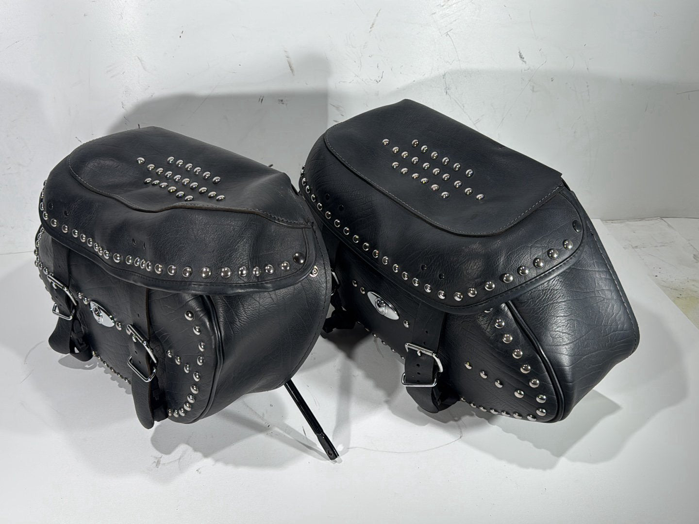 2004 Harley Softail FLSTC Heritage Classic OEM Rear Left Right Saddlebags Luggage Leather