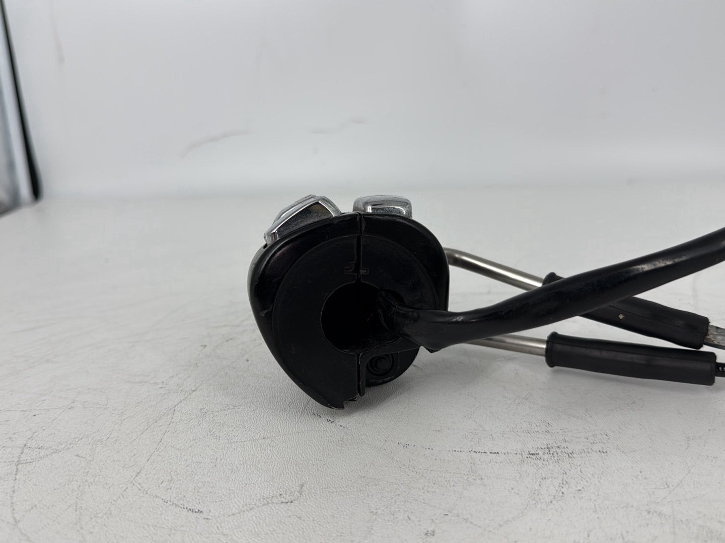 2005 Harley Sportster XL883C 883 Custom OEM Right Engine Start Kill Switches Controls