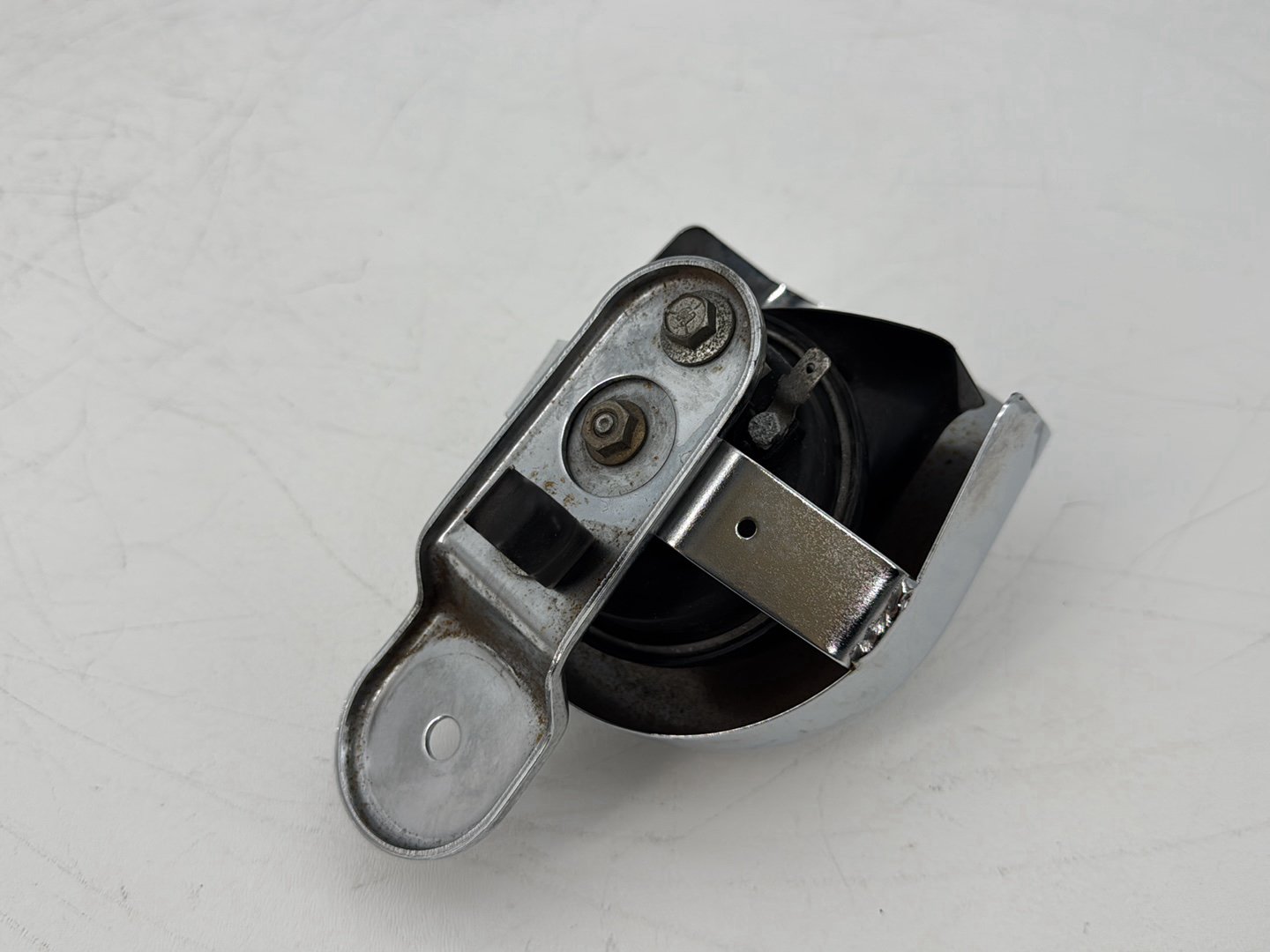 1999 - 2006 Harley-Davidson Touring Electra Glide Classic Horn Signal Klaxon Chrome Cover 69012-93A