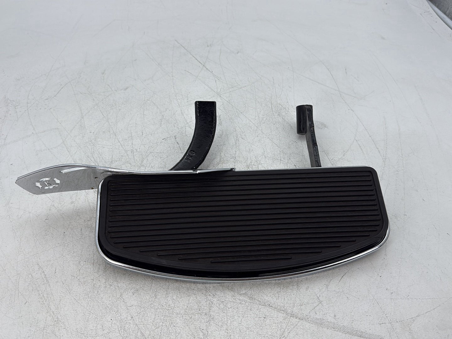 2005 Harley Electra Glide Touring Ultra FLHTCUI OEM Right Driver 1 Floorboard Foot Rest