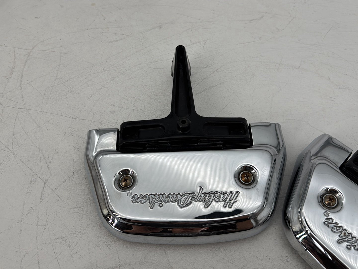 1999 - 2006 Harley-Davidson Touring Electra Glide Classic Left & Right Passenger Floorboard Foot Rest 52719-93B