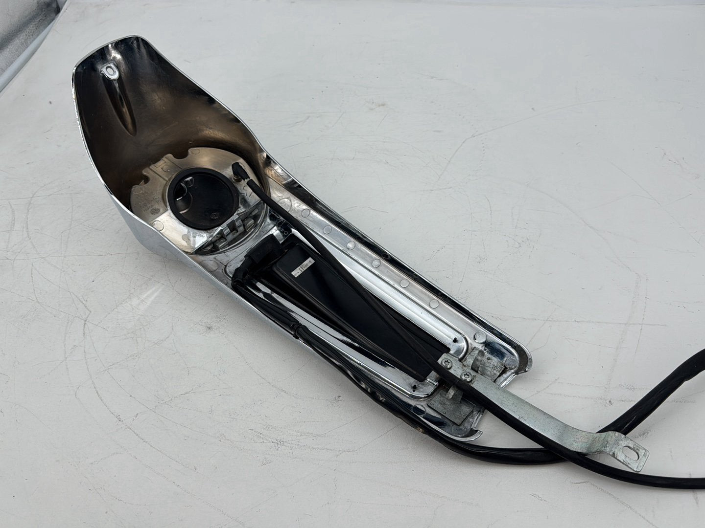 2008 - 2016 Harley-Davidson Touring Electra Glide Ultra Fuel Gas Tank Dash Console NOKey 61270-08