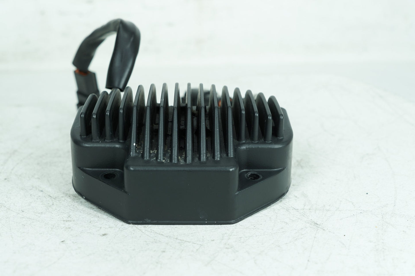1999 - 2006 Harley-Davidson Dyna Super Glide Voltage Regulator Rectifier   	74631-06