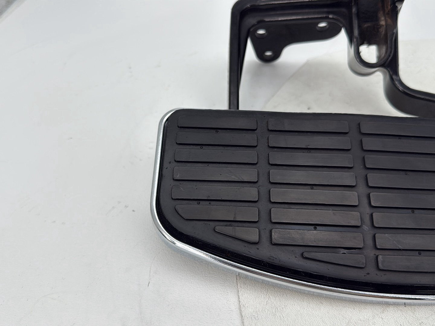 2004 Harley Softail FLSTC Heritage Classic OEM Left Right Driver Floorboard Foot Rest