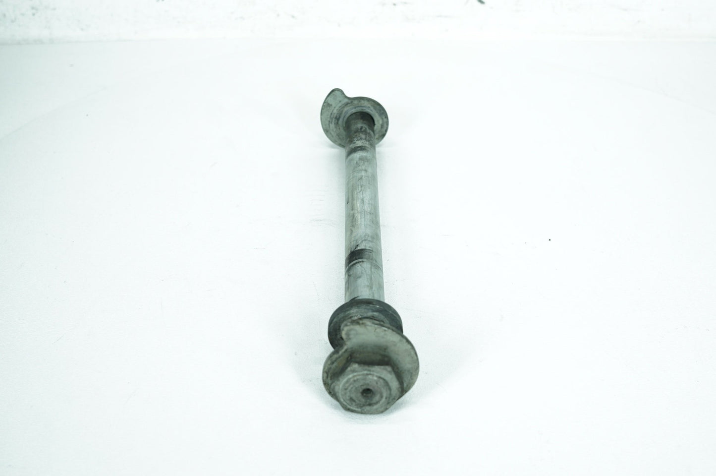 2008 - 2016 Harley-Davidson Touring Street Glide Rear Wheel Axle Bolt Shaft 41056-09