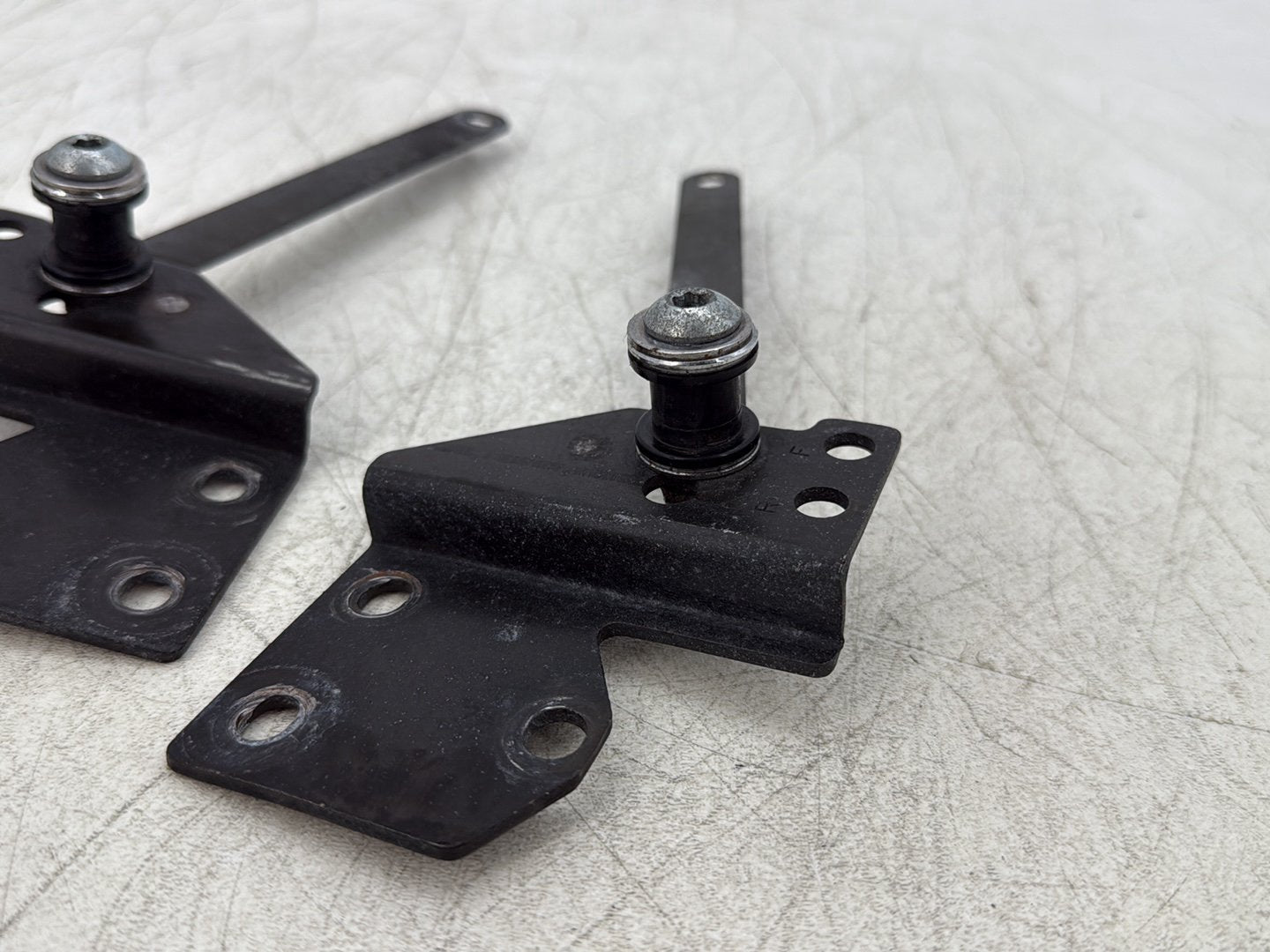 2004 Harley Road King Touring Custom FLHRSI OEM Rear Left & Right Fender Support Bracket