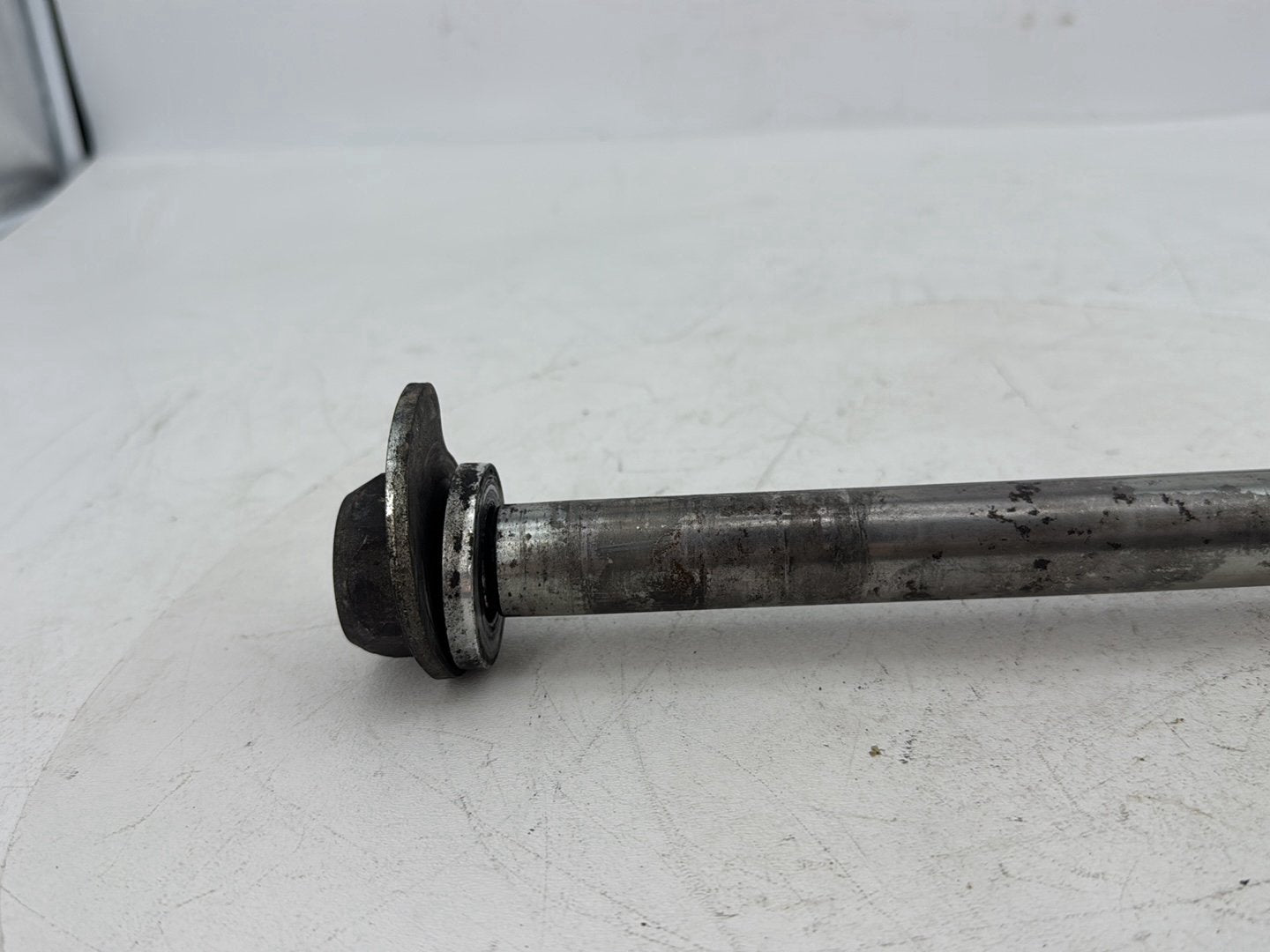 2008 - 2016 Harley-Davidson Touring Electra Glide Ultra Rear Wheel Axle Bolt Shaft 41056-09