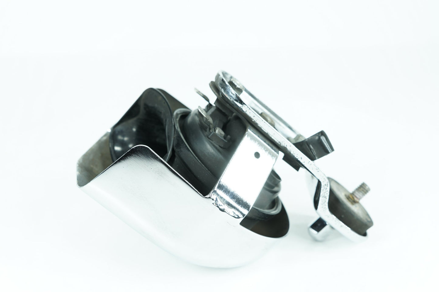 1999 - 2006 Harley-Davidson Dyna Wide Glide Horn Signal Klaxon Chrome Cover  	69012-93A
