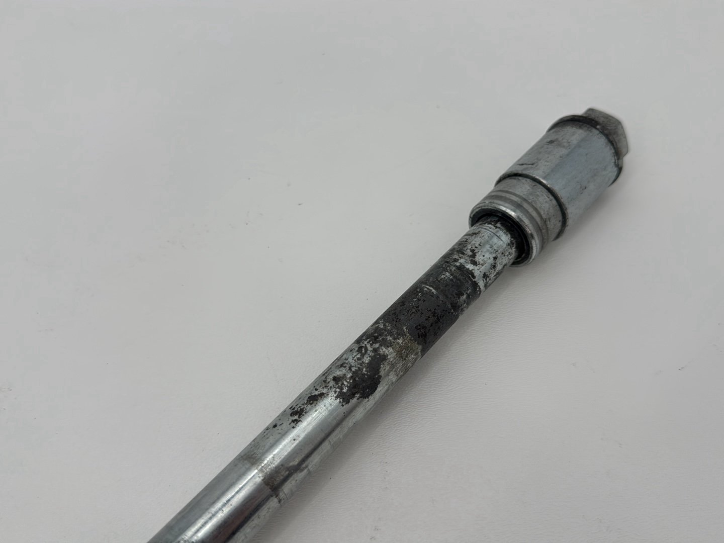 1999 - 2006 Harley-Davidson Dyna Wide Glide Rear Wheel Axle Bolt Shaft 41114-90