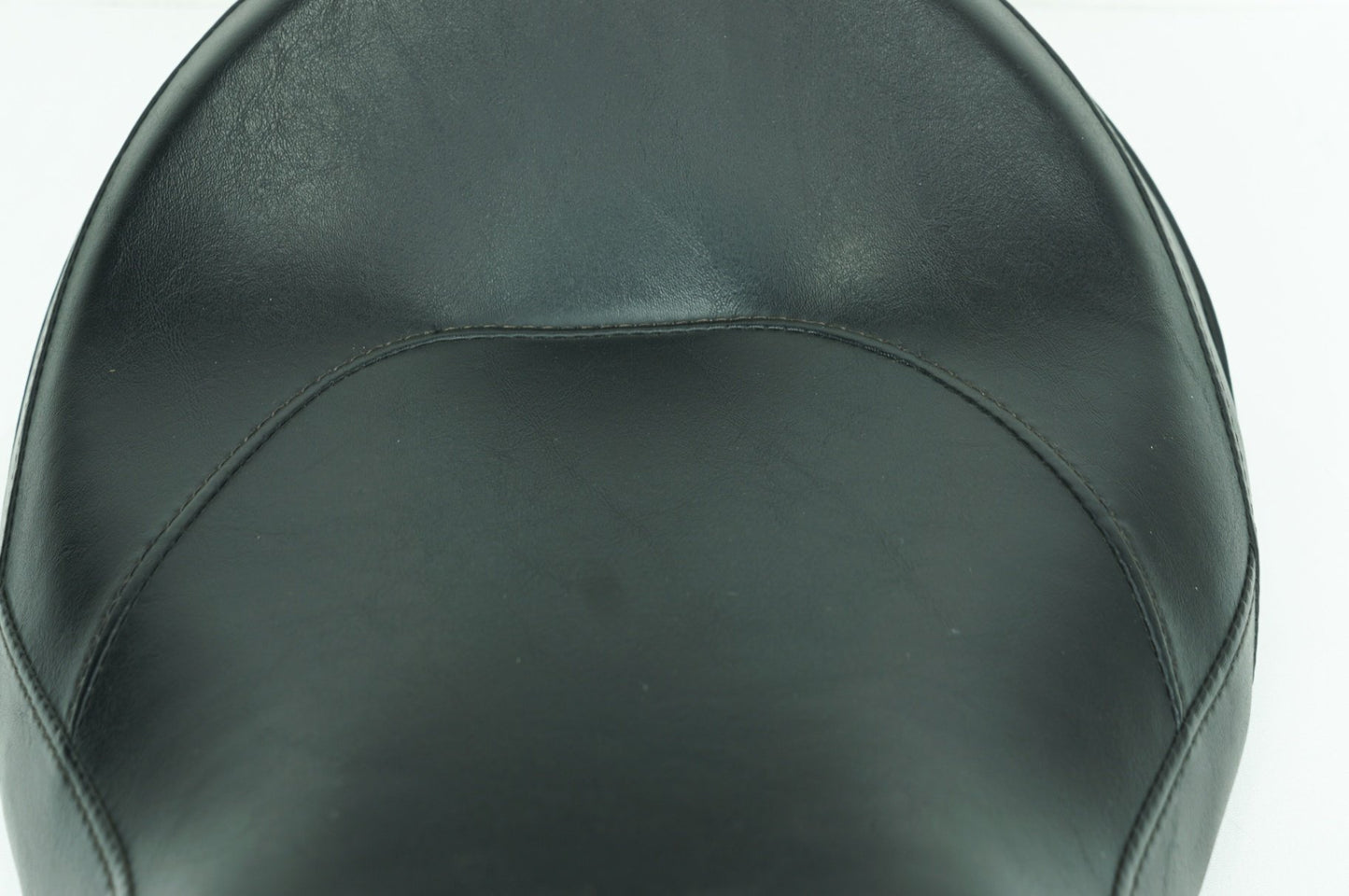 2007 - 2017 Harley-Davidson Dyna Street Bob Rider Driver Solo Seat Pillion 51475-09A