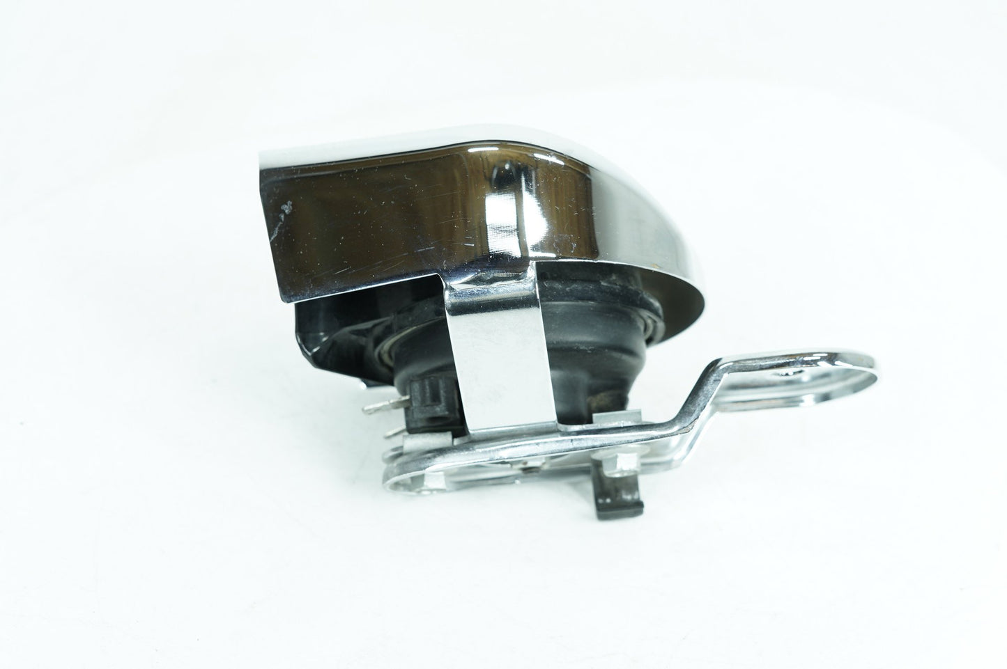 2007 - 2017 Harley-Davidson Dyna Switchback Horn Signal Klaxon Chrome Cover  	69012-93A