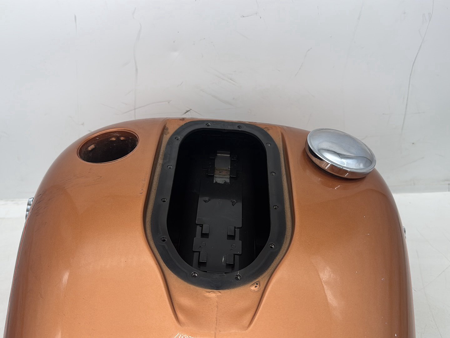 2008 Harley Dyna FXDL Low Rider Anniversary OEM Fuel Gas Tank Gasoline Reservoir