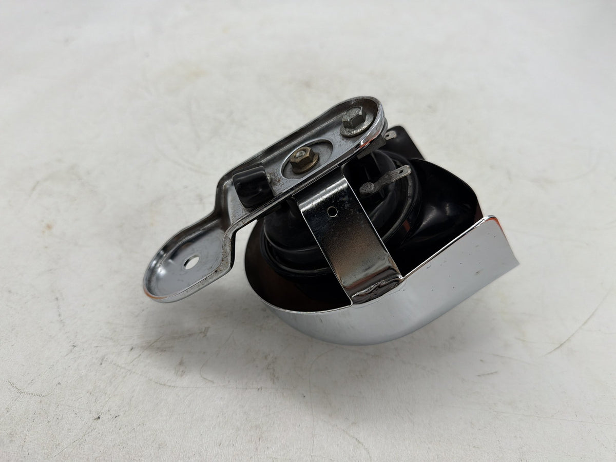 2001 Harley Softail Deuce FXSTD OEM Horn Signal Klaxon Chrome Cover 69012-93A