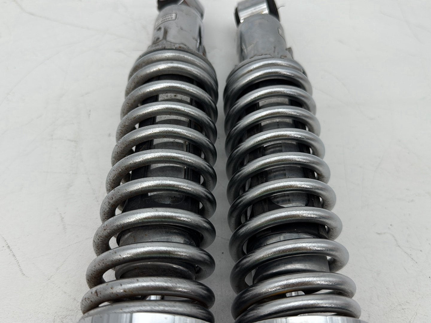 2004 - 2013 Harley-Davidson Sportster 1200 Custom Rear Left Right Shock Absorbers 54568-04