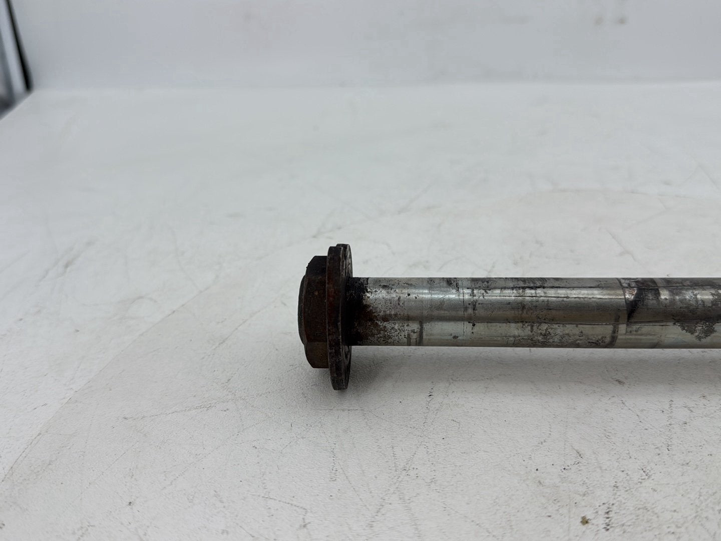 2008 - 2016 Harley-Davidson Touring Electra Glide Ultra Rear Wheel Axle Bolt Shaft 41056-09