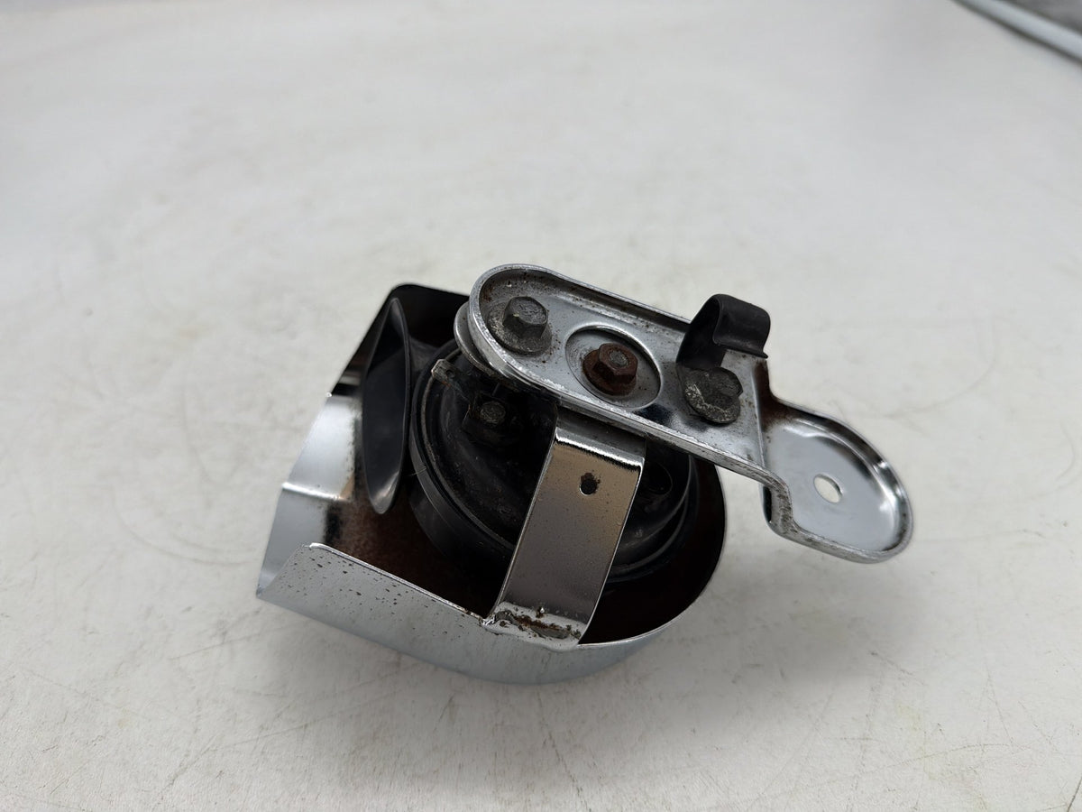 2004 Harley Electra Glide Touring Ultra OEM Horn Signal Klaxon Chrome Cover