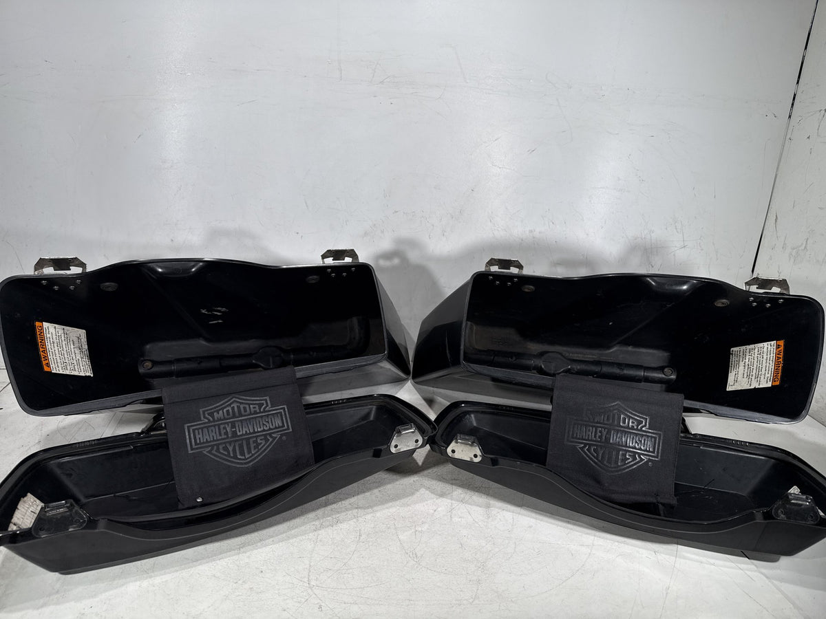 2013 Harley Street Glide Touring FLHX OEM Left Right Saddlebags Luggage NOKey