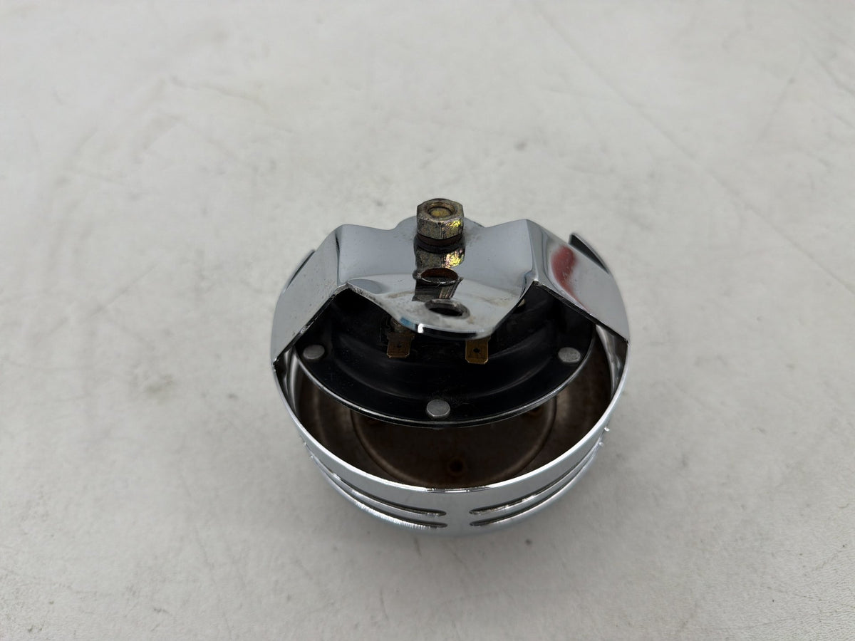 2005 Harley Dyna Wide Glide FXDWG Horn Signal Klaxon Chrome Cover Old Number 7