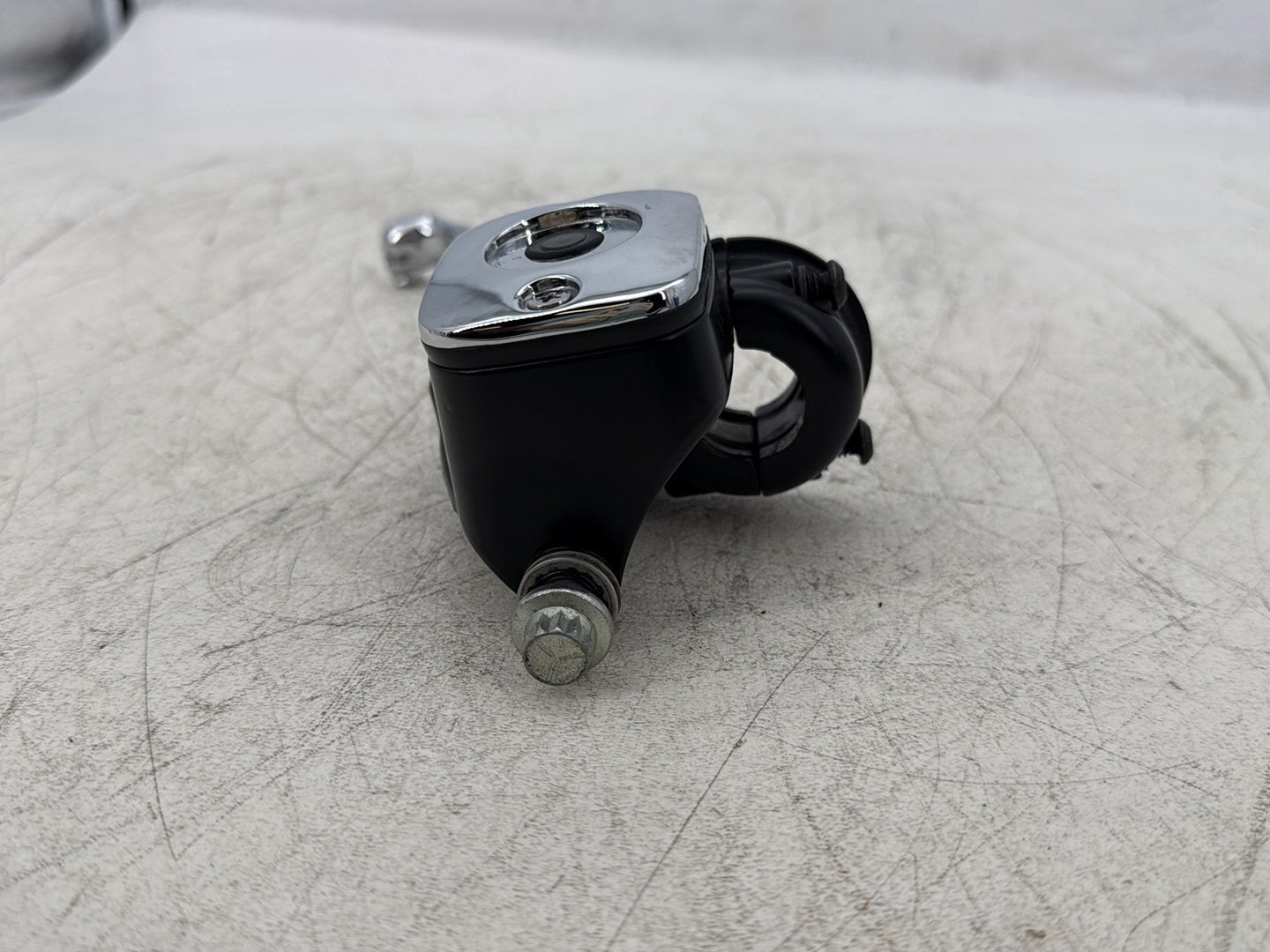 2000 Harley Softail FLSTC Heritage Classic OEM Front Right Brake Lever Master Cylinder