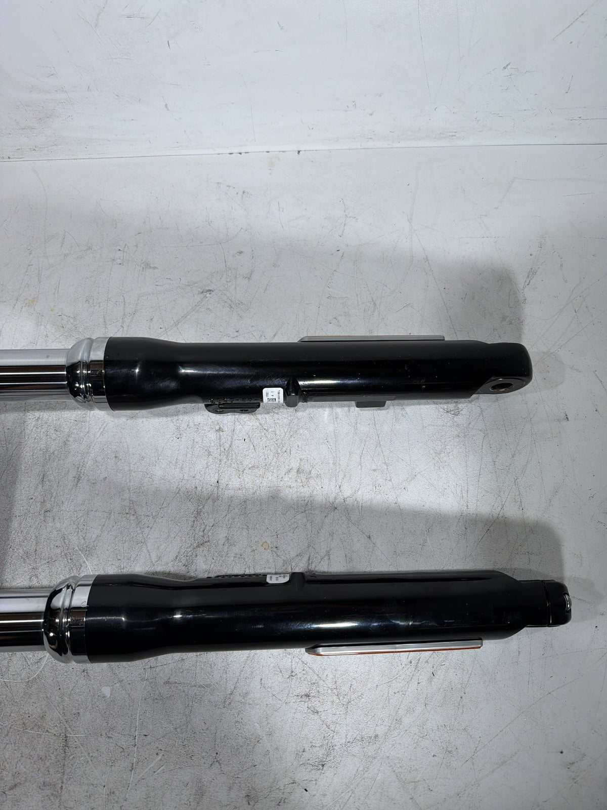 2017 Harley Dyna Street Bob OEM Front Triple Tree Set & LH RH Fork Legs Sliders