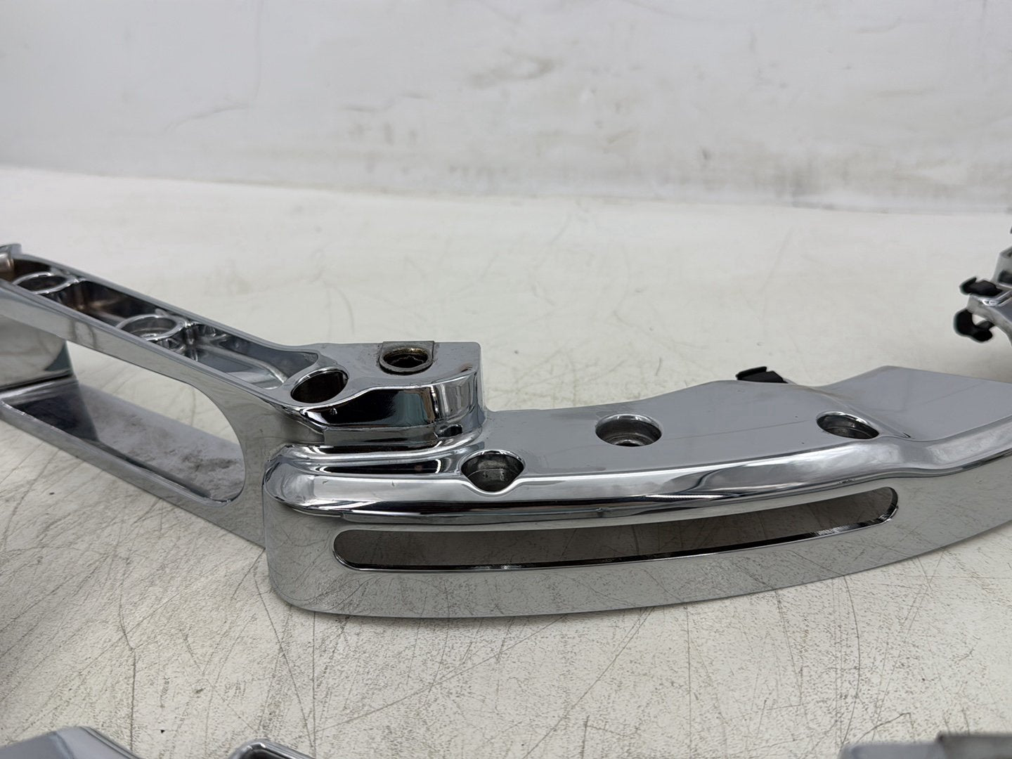 2015 Harley Road Glide Touring FLTRXS OEM Left Right Saddlebag Fender Struts Brackets