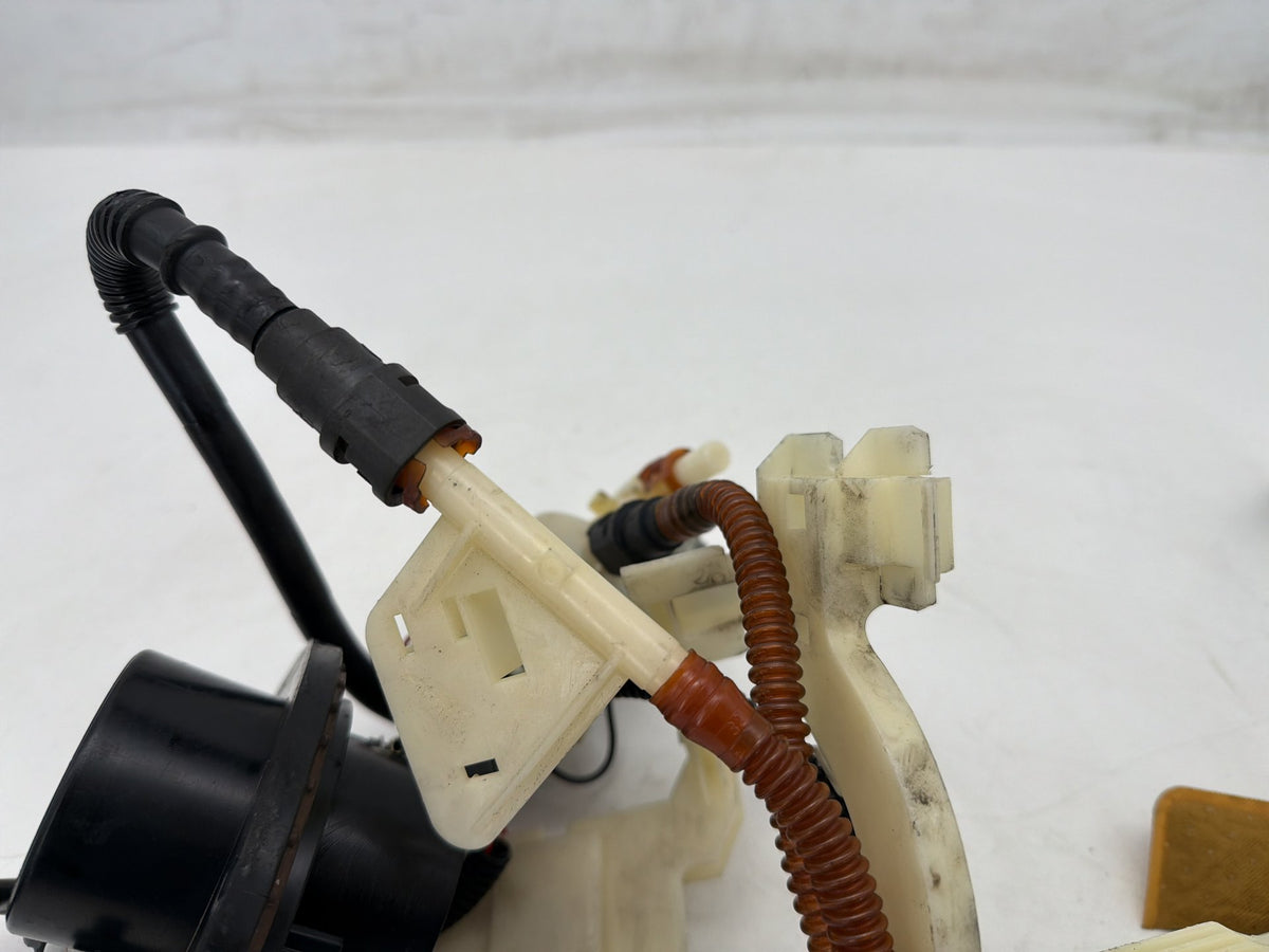 2010 Harley Street Glide Touring FLHX OEM Fuel Pump Gas Gasoline Petrol Sending