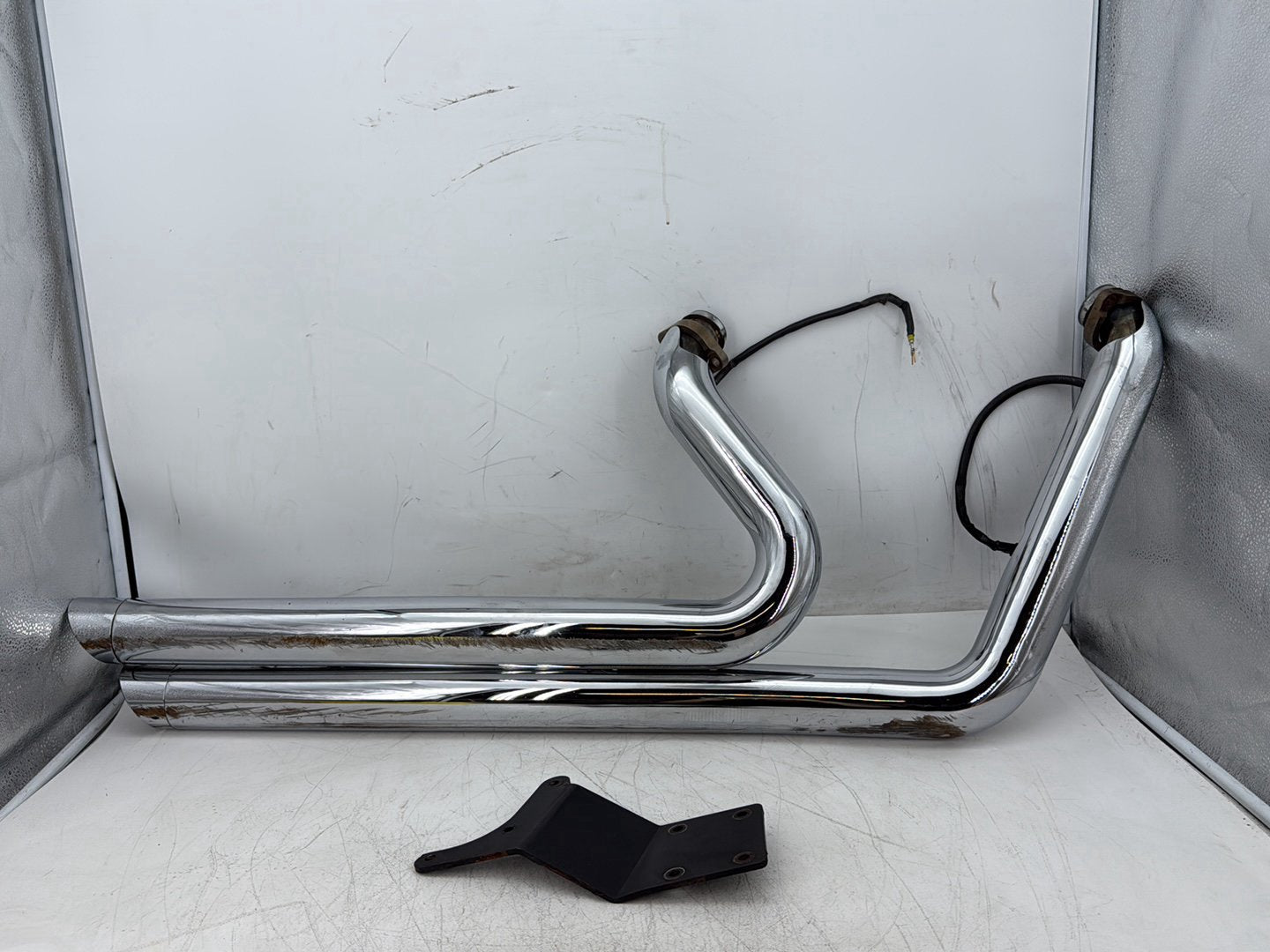 2010 Harley Dyna Fat Bob FXDF Exhaust Header Pipes Vance & Hines SCRATCHED