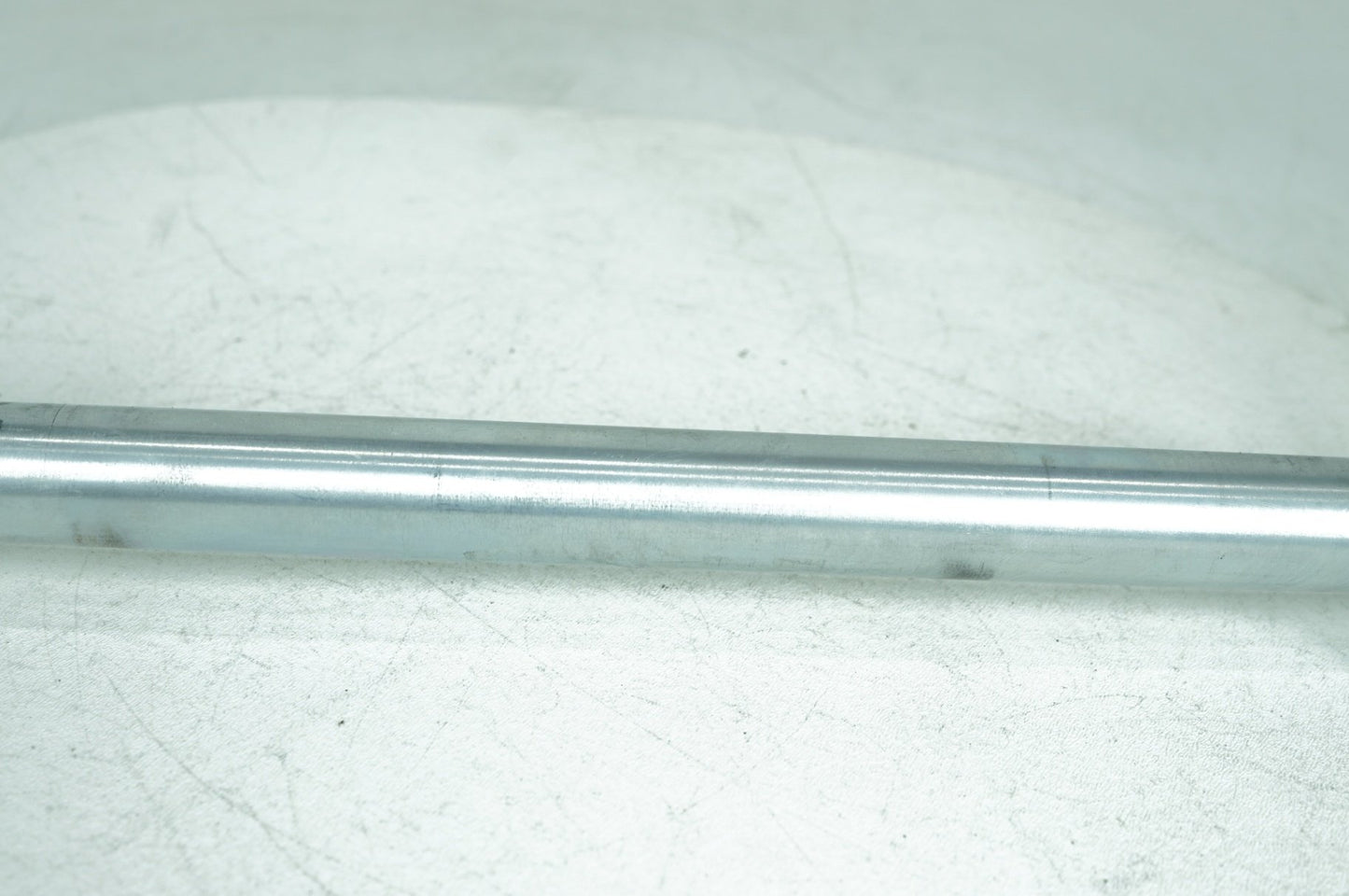2008 - 2016 Harley-Davidson Touring Electra Glide Ultra Rear Wheel Axle Bolt Shaft 	43000002