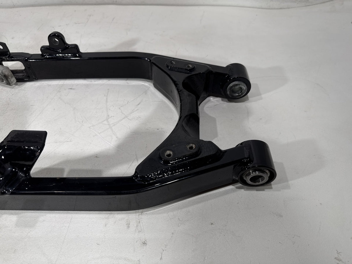 2016 Harley Dyna Fat Bob FXDF 103 OEM Rear Fork Swingarm Swing Arm