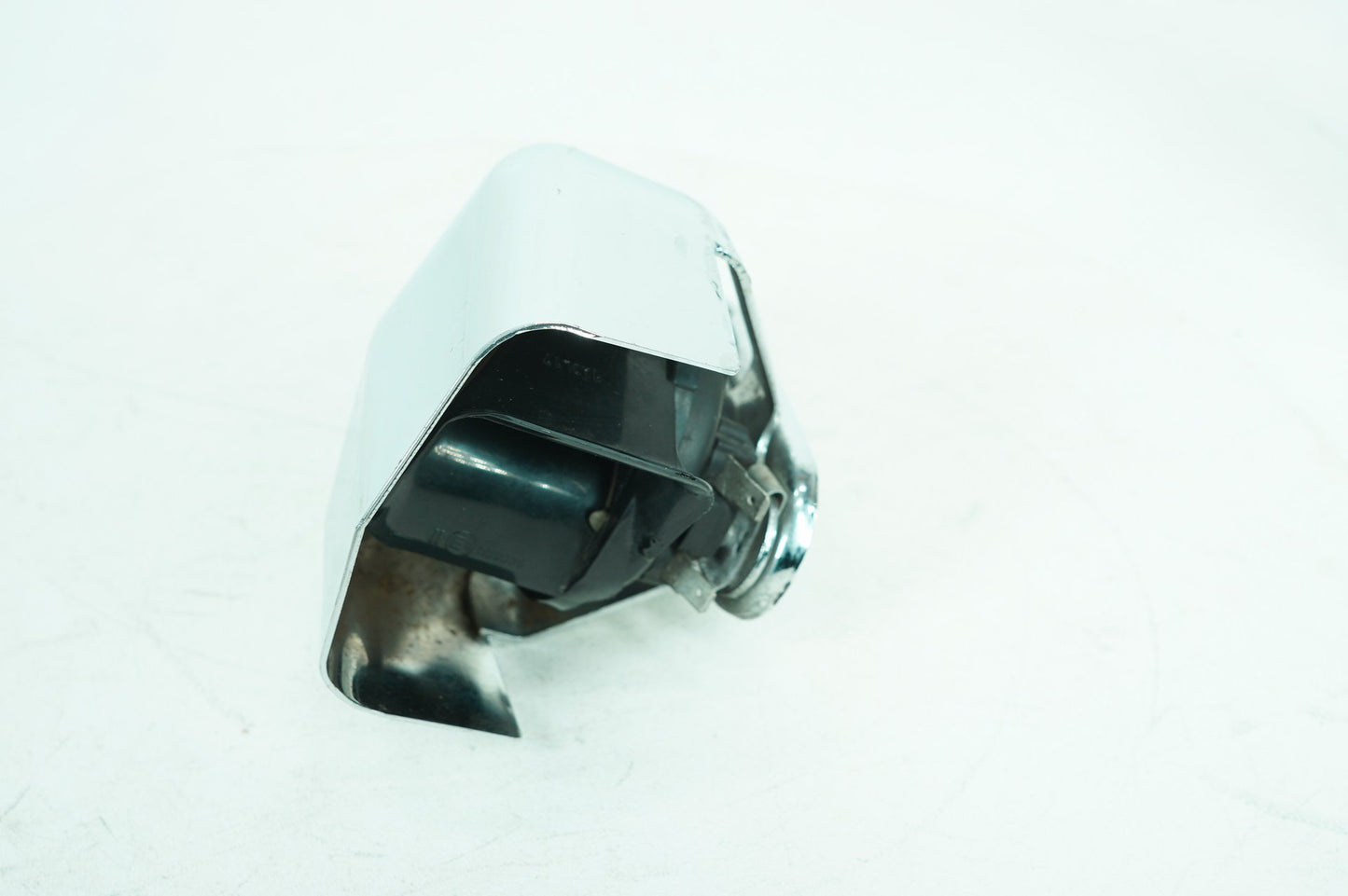 2007 - 2014 Harley-Davidson Dyna Super Glide Custom Horn Signal Klaxon Chrome Cover 69012-93A