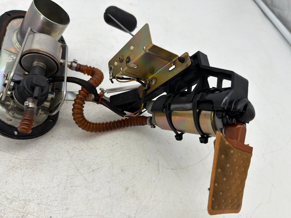 04 Harley Electra Glide Touring Ultra OEM Fuel Pump Gas Gasoline Petrol Sending