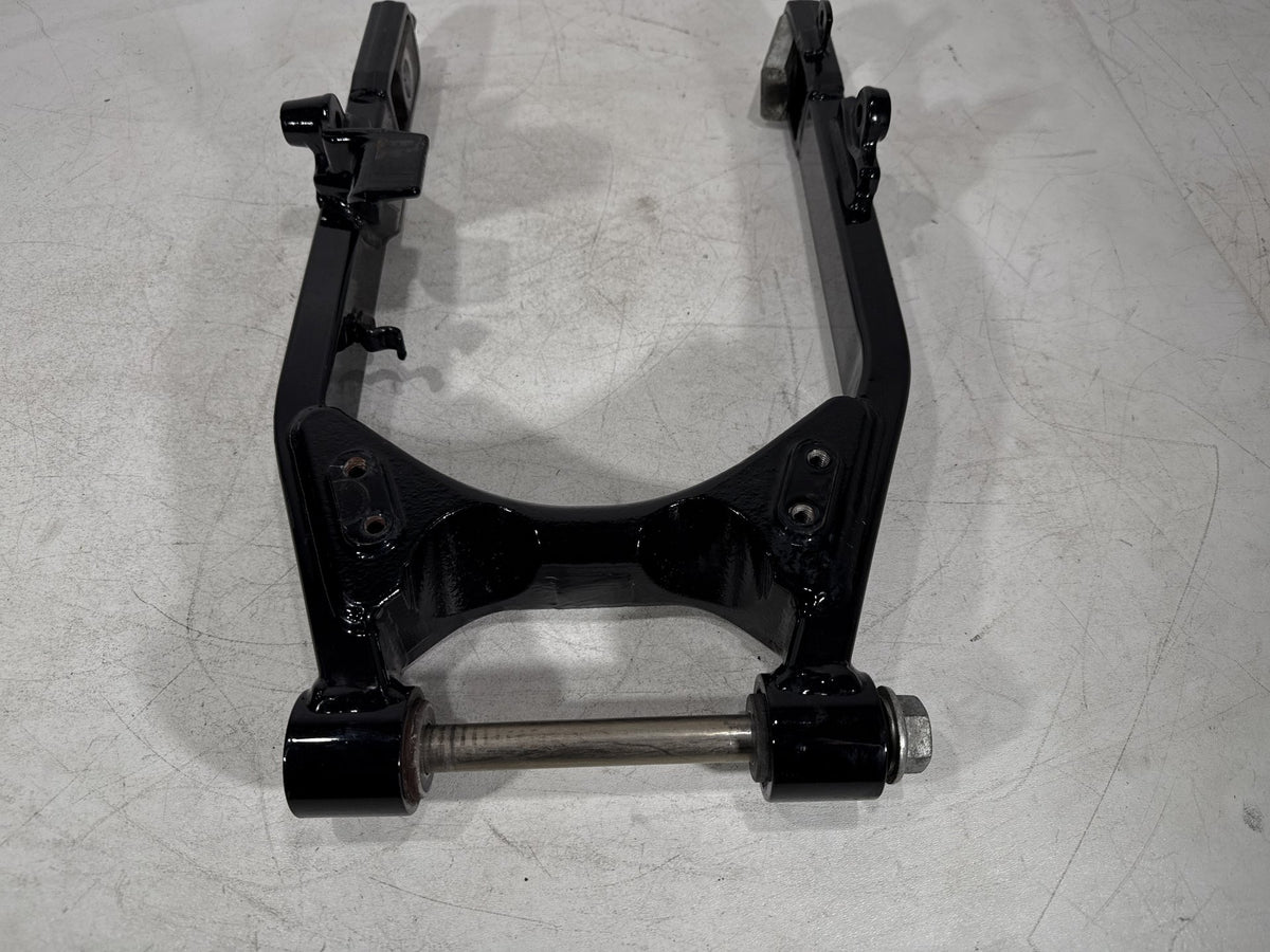 2017 Harley Dyna Street Bob FXDB OEM Rear Fork Swingarm Swing Arm