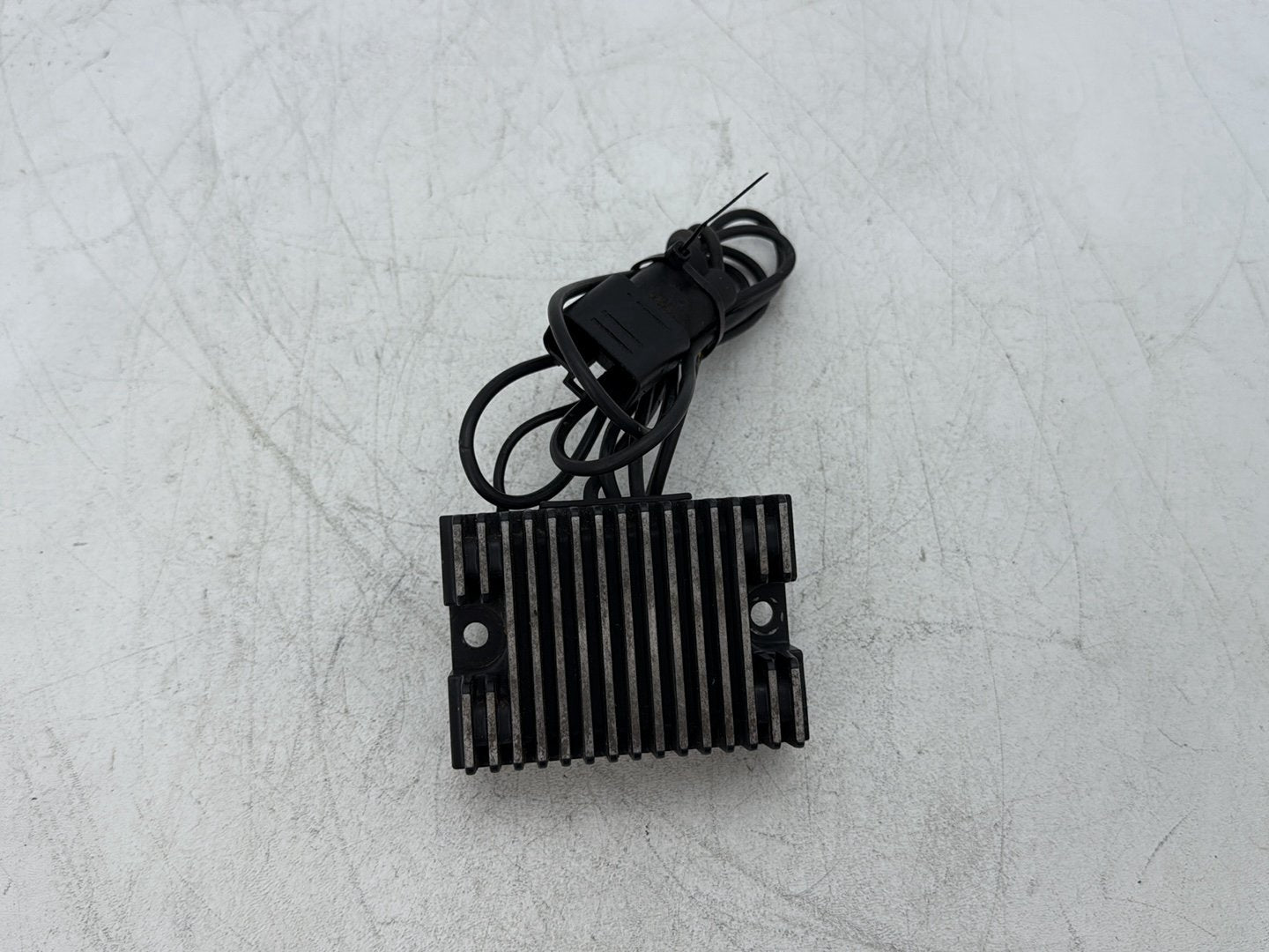 2000 Harley Dyna FXDWG Wide Glide OEM Voltage Regulator Rectifier
