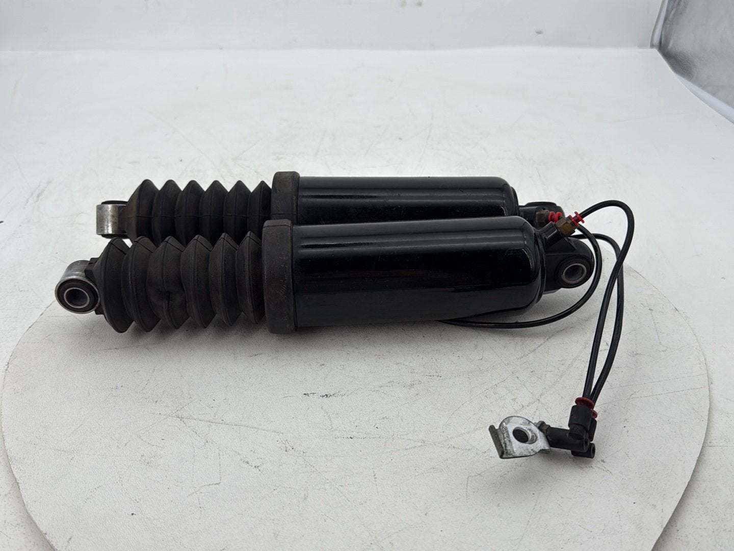 2008 - 2016 Harley-Davidson Touring Electra Glide Ultra Rear Left Right Shock Absorbers 54565-09