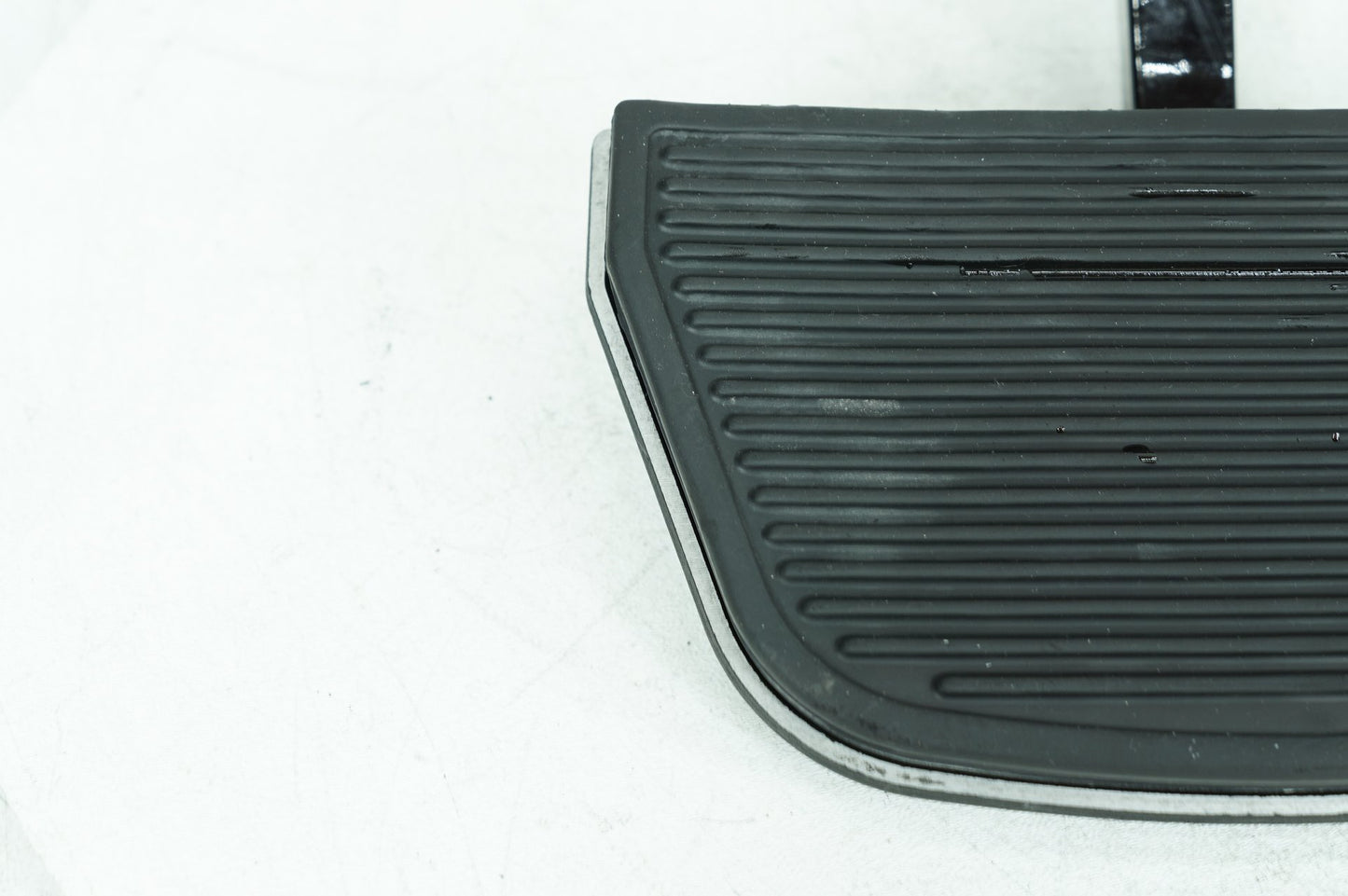 2008 - 2016 Harley-Davidson Touring Electra Glide Classic Rear Passenger 1 Foot Peg Step Rest  	50606-06