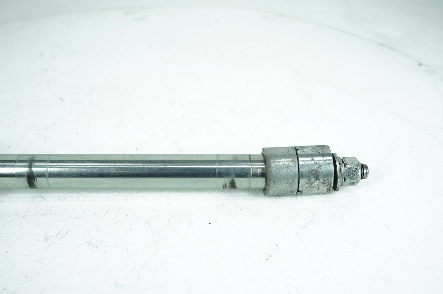 2000 - 2006 Harley-Davidson Touring Road King Custom Front Wheel Axle Bolt Shaft 43364-00