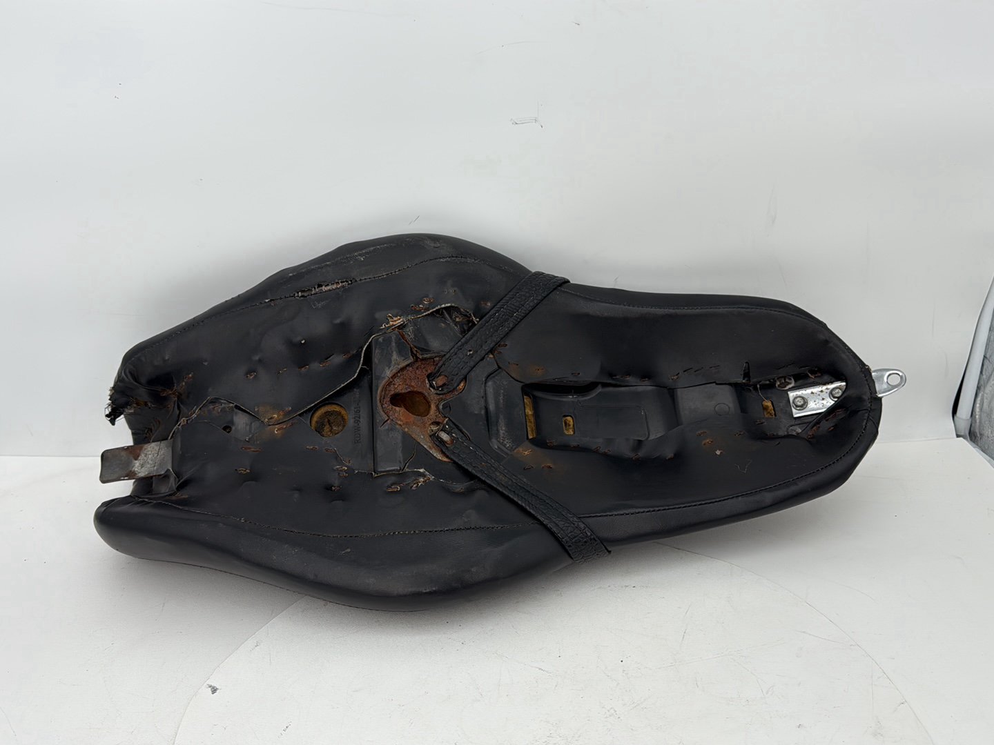 2004 - 2013 Harley-Davidson Sportster 883 Custom Passenger Rider Driver Seat Saddle  	52608-04