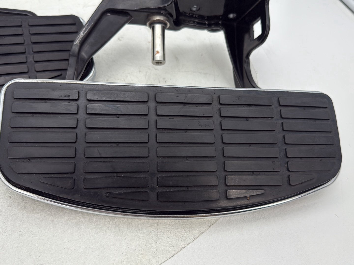 2004 Harley Softail FLSTC Heritage Classic OEM Left Right Driver Floorboard Foot Rest