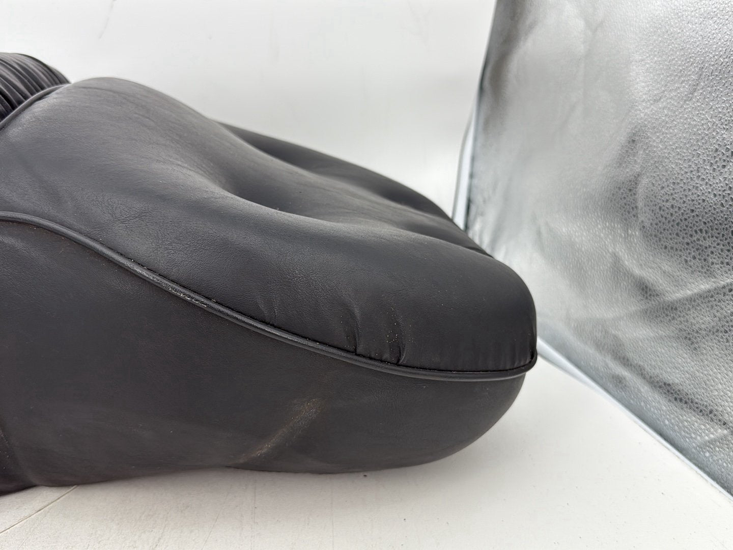 1999 - 2006 Harley-Davidson Touring Electra Glide Passenger Rider Driver Seat Saddle 51704-05