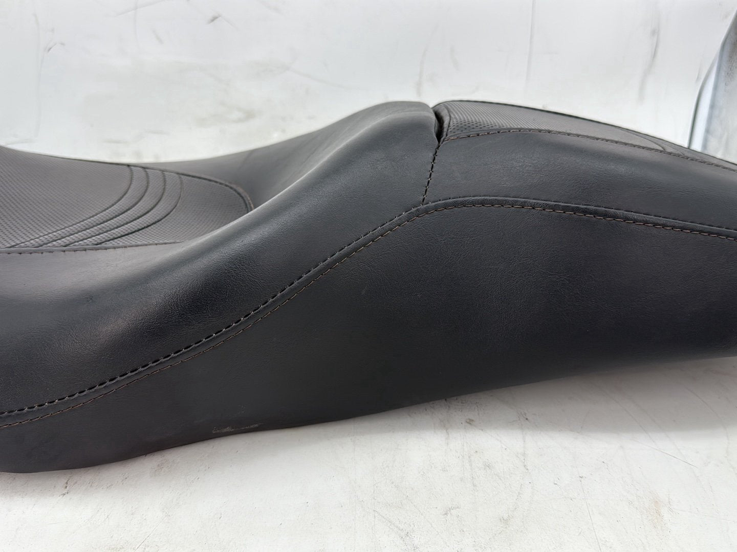 2007 Harley Street Glide Touring FLHX OEM Passenger Rider Driver Seat Saddle