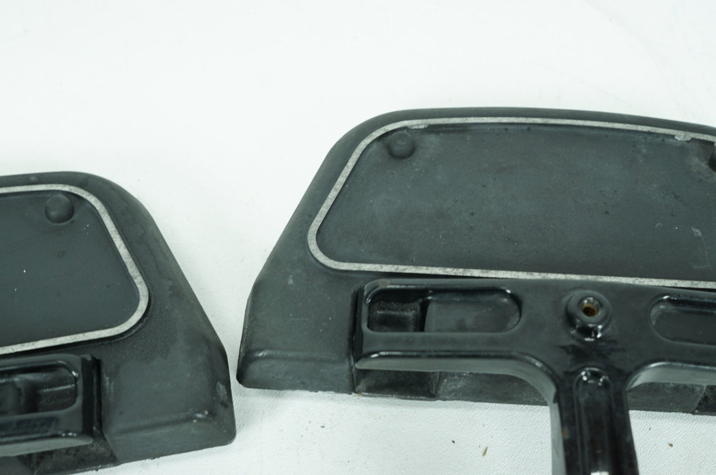 2007 - 2013 Harley-Davidson Touring Electra Glide Classic Left & Right Passenger Floorboard Foot Rest 50613-91A