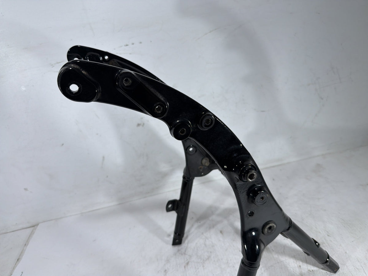 2015 Harley Electra Glide Touring OEM Rear Back Sub Frame Rail Bar 48079-09BHP