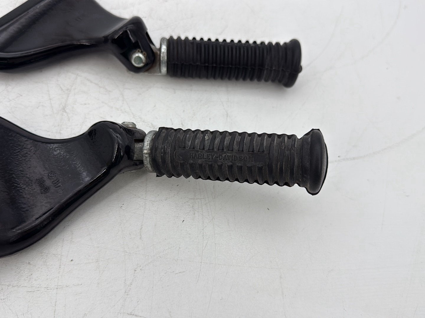 2006 Harley Sportster XL883C 883 Custom OEM Passenger Left & Right Foot Pegs