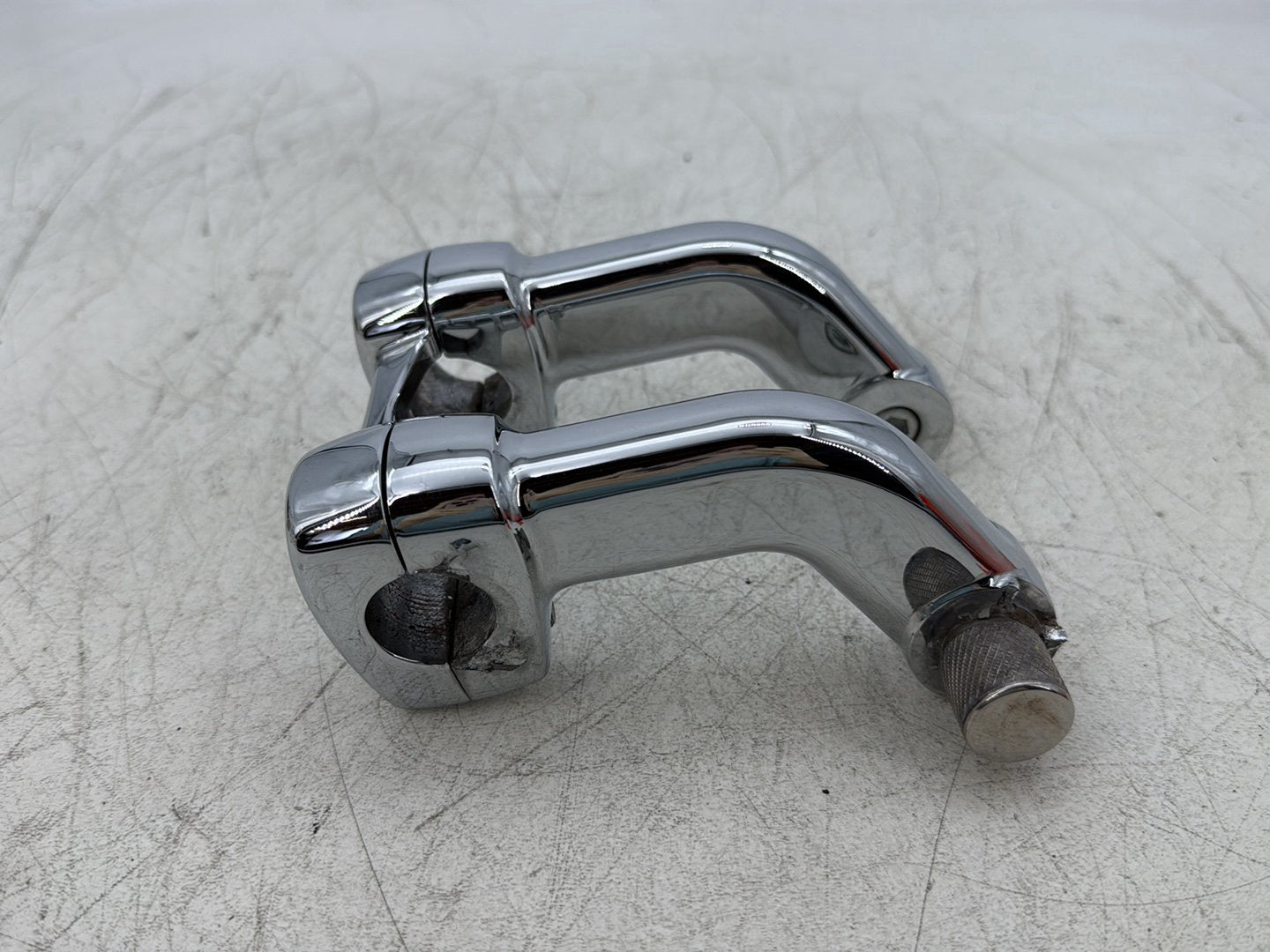 2015 Harley Dyna Low Rider FXDL OEM Front Handlebar Riser Top Clamp Chrome