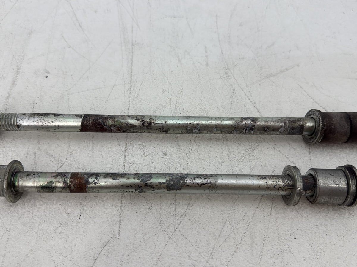 2005 Harley Heritage Softail Classic FLSTCI OEM Engine Mount Pivot Bolt Shaft