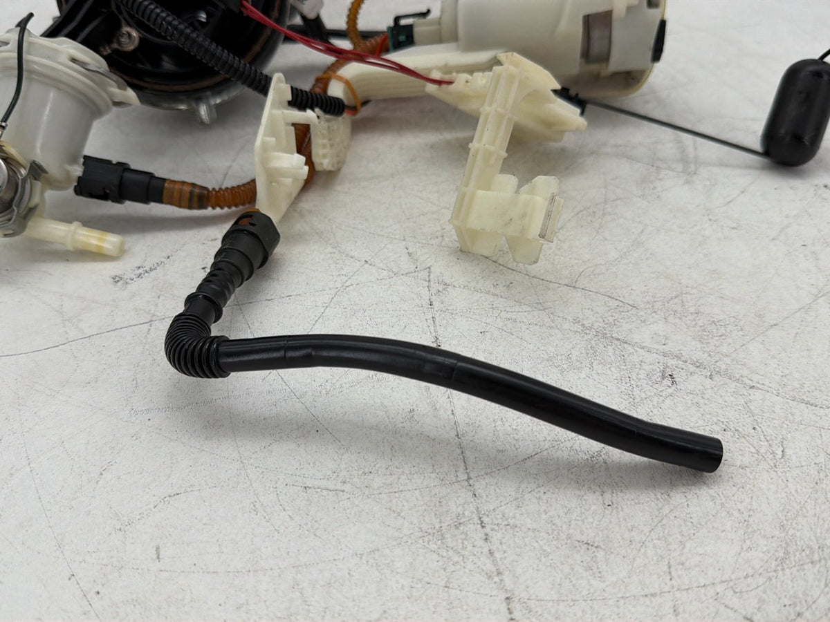 2018 Harley Road Glide Touring FLTRXS OEM Fuel Pump Gas Gasoline Petrol Sending