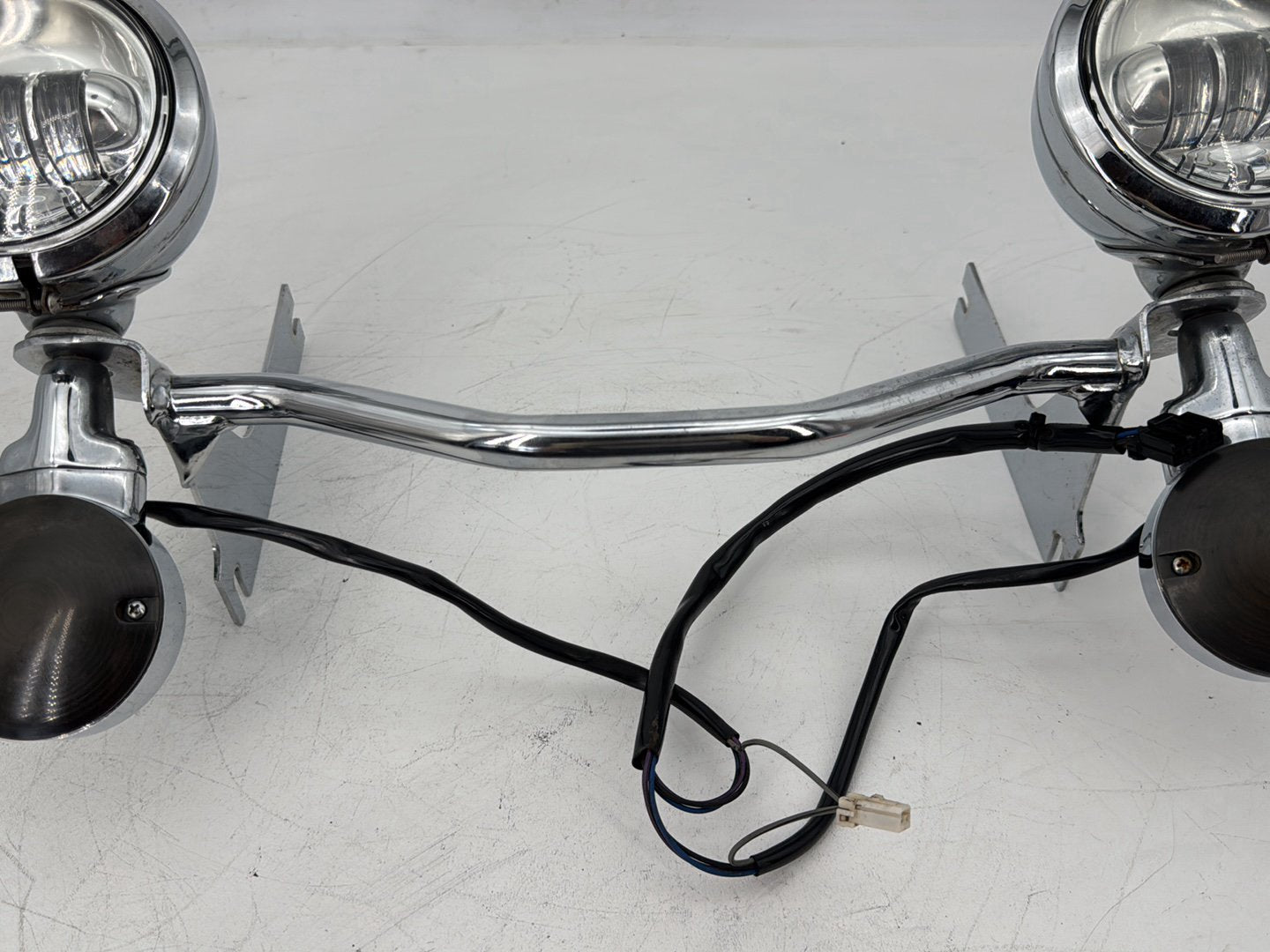 1999 - 2006 Harley-Davidson Touring Electra Glide Classic Front Turn Signal Indicators Aux Light Bar 68712-94A