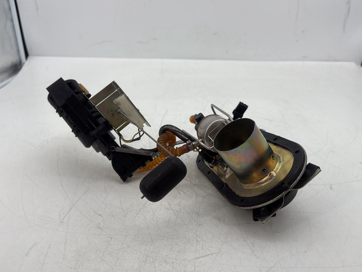 2007 Harley Touring FLHTCU Electra Glide Ultra OEM Gas Gasoline Fuel Petrol Pump Sending